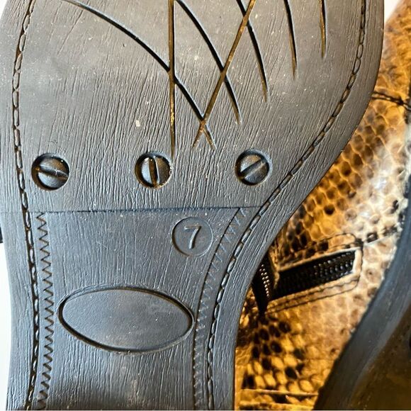 Steve Madden studded buckle zipper combat ankle boots PURSUE snakeskin leather 7 - Picture 10 of 10